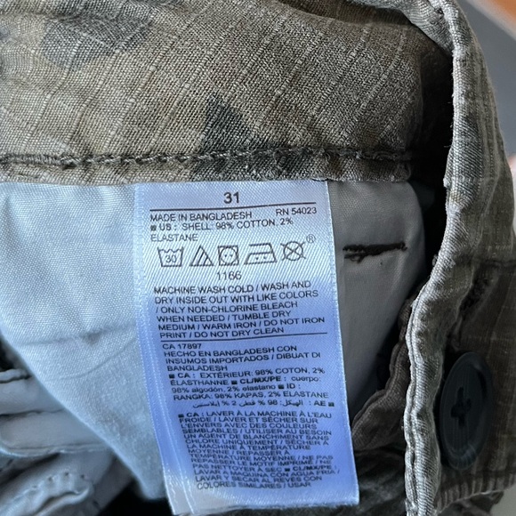 Old Navy Camouflage Cargo Shorts - Picture 7 of 7